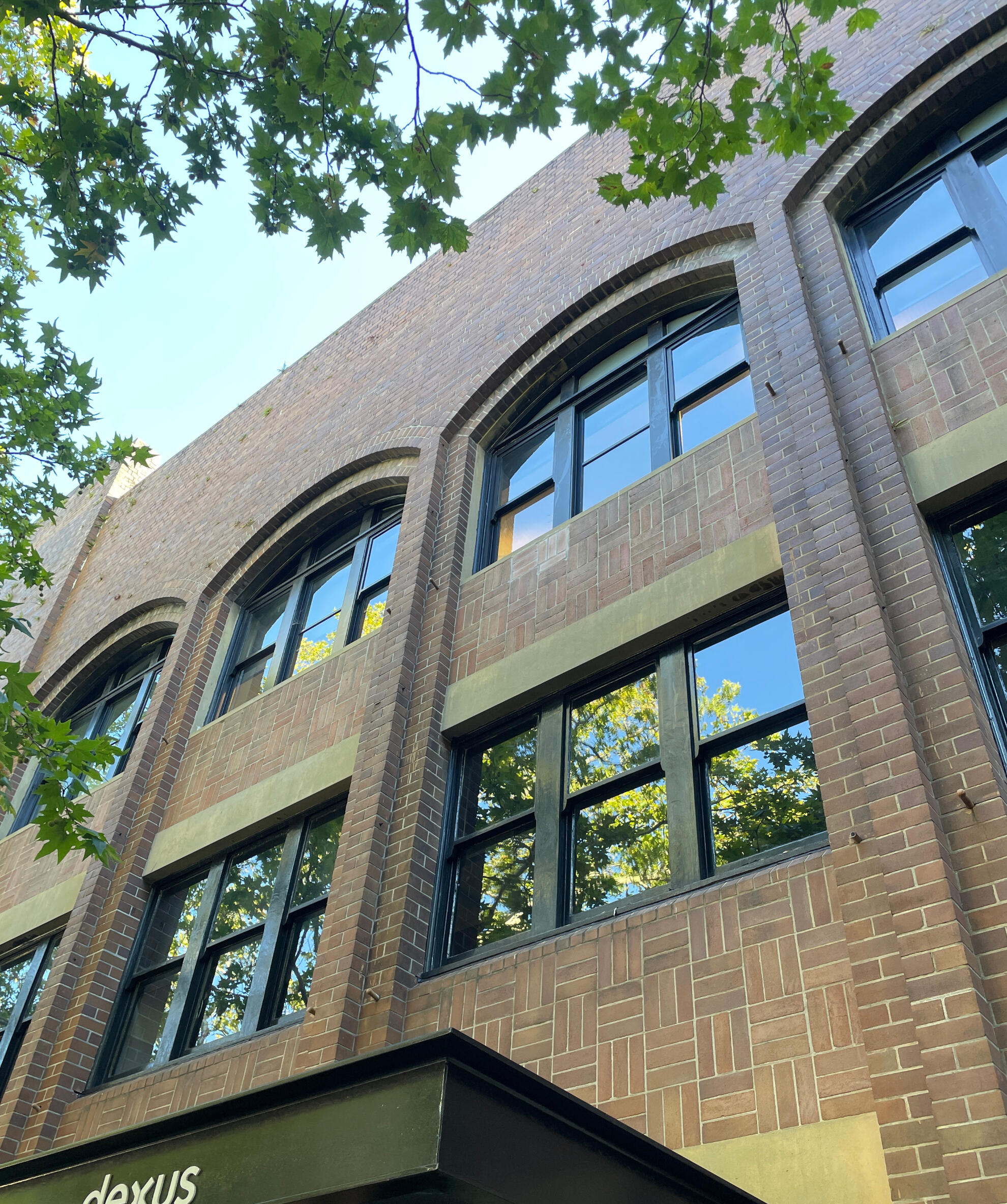 DEUX BUILDING